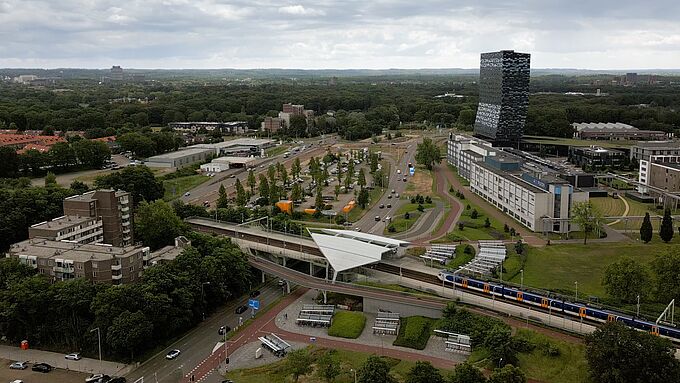 Een dronefoto van Winkelsteeg